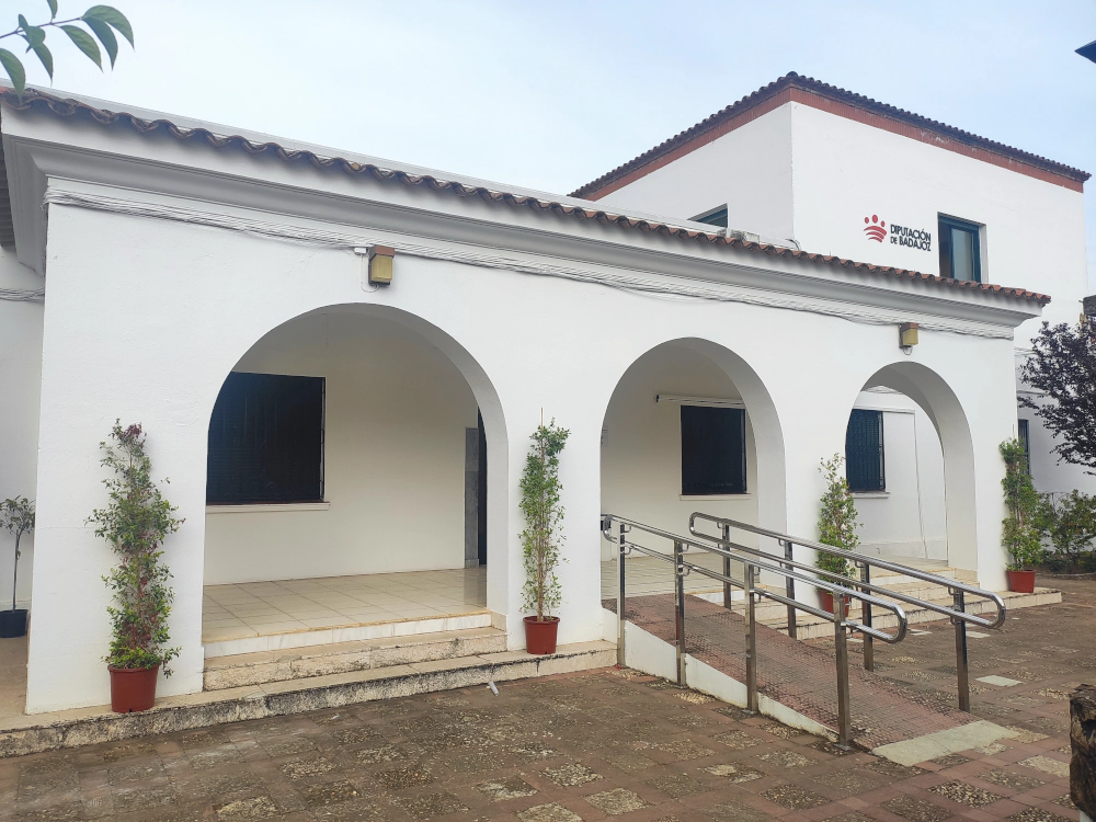 Servicio Provincial de Bibliotecas. Fachada jardín infantil